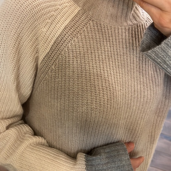 Gorgeously soft Splendid knit excellent used condition - Picture 4 of 6